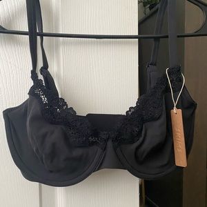 SKIMS Onyx Lace Underwire Bra- 32DDD, never been worn,original tags